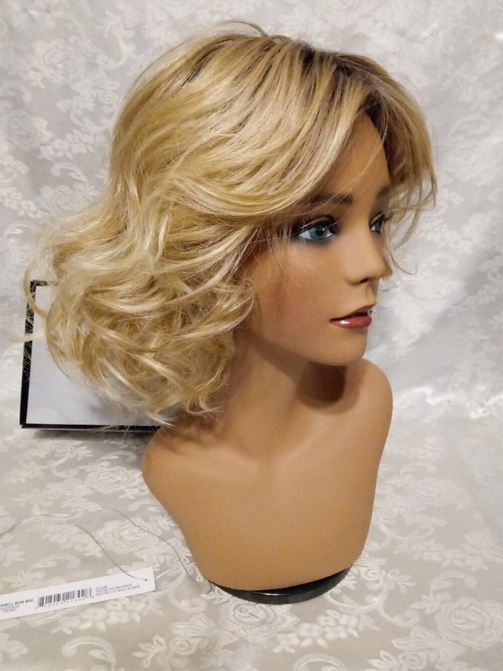Hairdo - Bombshell Bob - Heat Friendly - Rooted Golden Wheat SS 14/88